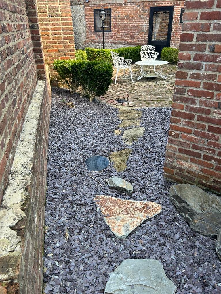 Rustic Rockery on 20mm plum decorative. Flat pieces used as stepping stones.