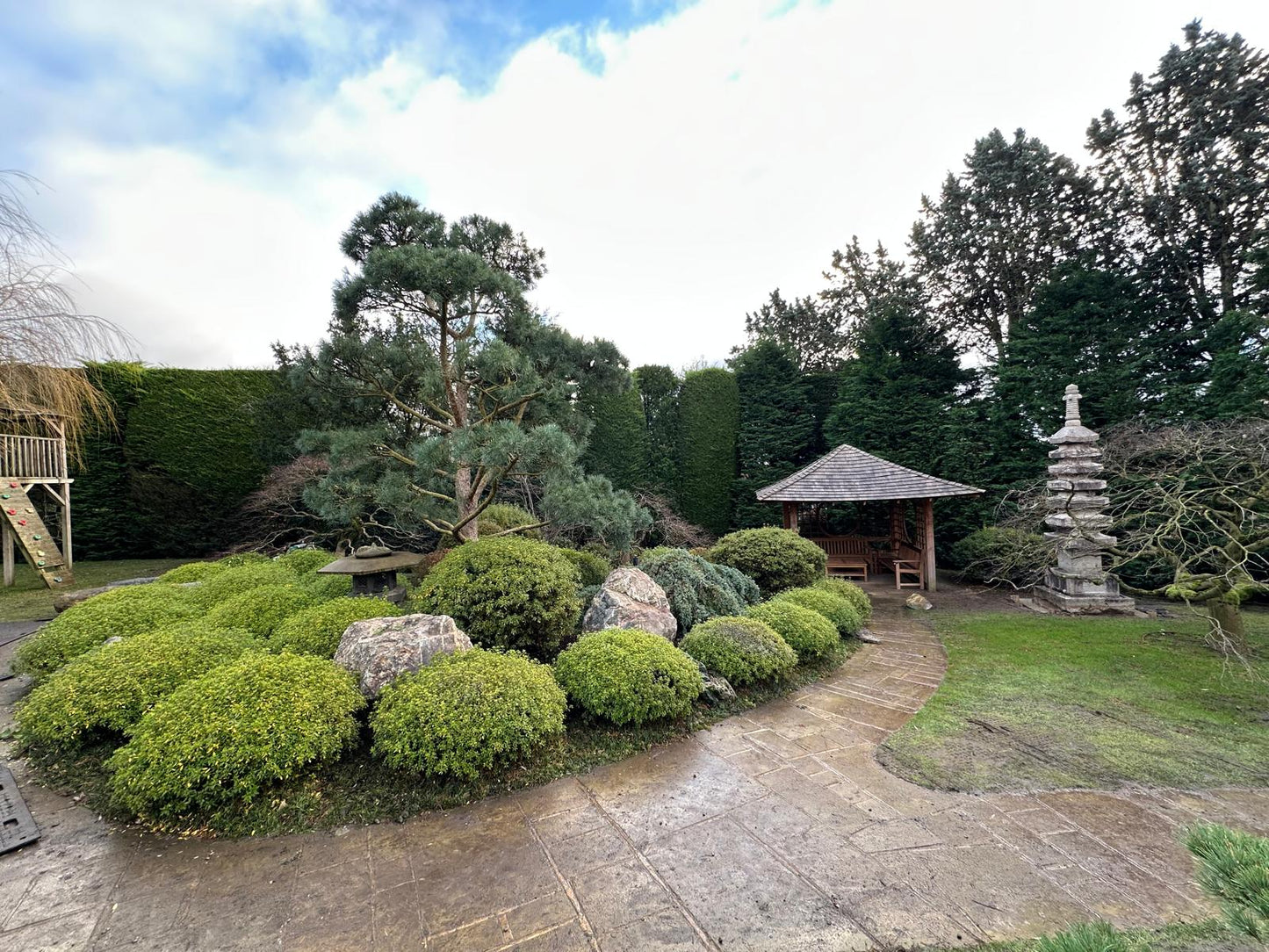800kg - 1 tonne Large Glacial Boulders for Garden Features, Rockery Features, Water Features