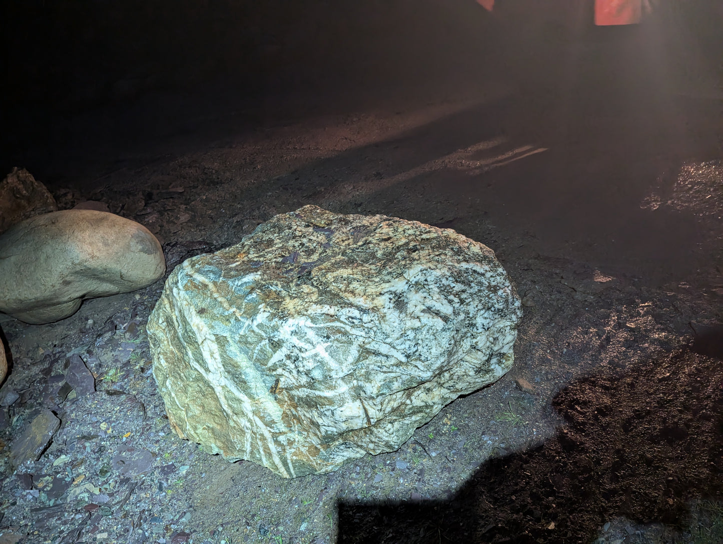 800kg - 1 tonne Large Glacial Boulders for Garden Features, Rockery Features, Water Features